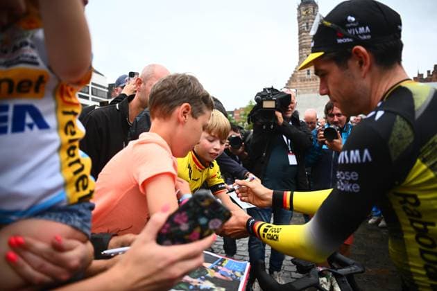 Cycling Criterium Herentals HERENTALS, BELGIUM - JULY 31 : Van Aert Wout (BEL) of Team Visma - Lease a Bike with fans during Herentals Fietst an after Tour Criterium in Herentals. On July 31, 2025 in Herentals, Belgium, 31 07 2025 Herentals Belgium  Copyright: xGvgx
