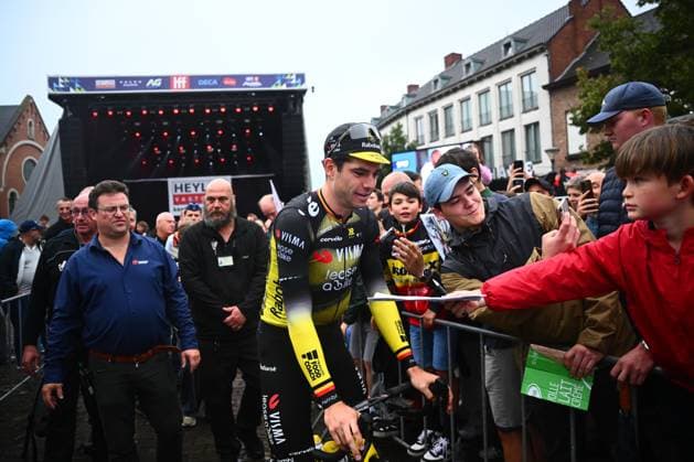 Cycling Criterium Herentals HERENTALS, BELGIUM - JULY 31 : Van Aert Wout (BEL) of Team Visma - Lease a Bike with fans during Herentals Fietst an after Tour Criterium in Herentals. On July 31, 2025 in Herentals, Belgium, 31 07 2025 Herentals Belgium  Copyright: xGvgx