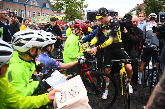 Cycling Criterium Herentals HERENTALS, BELGIUM - JULY 31 : Van Aert Wout (BEL) of Team Visma - Lease a Bike with fans during Herentals Fietst an after Tour Criterium in Herentals. On July 31, 2025 in Herentals, Belgium, 31 07 2025 Herentals Belgium  Copyright: xGvgx