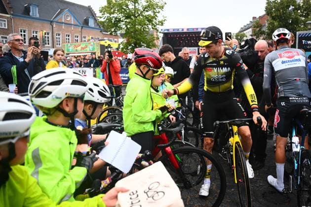 Cycling Criterium Herentals HERENTALS, BELGIUM - JULY 31 : Van Aert Wout (BEL) of Team Visma - Lease a Bike with fans during Herentals Fietst an after Tour Criterium in Herentals. On July 31, 2025 in Herentals, Belgium, 31 07 2025 Herentals Belgium  Copyright: xGvgx