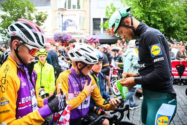Cycling Criterium Herentals HERENTALS, BELGIUM - JULY 31 : Milan Jonathan (BEL) of Lidl - Trek with fans during Herentals Fietst an after Tour Criterium in Herentals. On July 31, 2025 in Herentals, Belgium, 31 07 2025 Herentals Belgium  Copyright: xGvgx