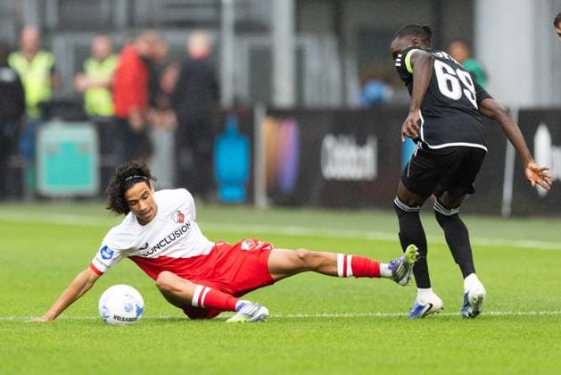 UTRECHT , 31-07-2025 , Stadium Galgenwaard , season 2025 2026 , Europa League football , Second qualifying round 2nd leg , match between FC Utrecht and Sheriff , FC Utrecht player Gjivai Zechiel, Sherrif player Peter Ademo Utrecht - Sheriff  x30324834x Copyright: