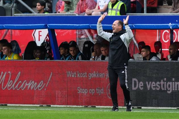 2025-07-31 FC Utrecht v FC Sheriff Tiraspol - UEFA Europa League Second Qualifying Round UTRECHT, NETHERLANDS - JULY 31: Head coach Victor Mihailov of FC Sheriff Tiraspol shouting during the UEFA Europa League Second Qualifying Round match between FC Utrecht and FC Sheriff Tiraspol at Stadion Galgenwaard on July 31, 2025 in Utrecht, Netherlands. Utrecht Stadion Galgenwaard Netherlands Content not available for redistribution in The Netherlands directly or indirectly through any third parties. Copyright: xBenxGalx