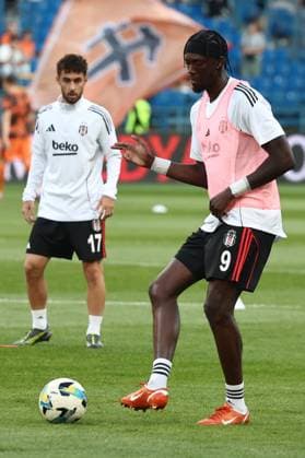 Besiktas v Shakhtar Donetsk - UEFA Europa League qualifying round KRAKOW, POLAND - JULY 31: Tammy Abraham (9) of Besiktas warms up ahead of the UEFA Europa League second qualifying round rematch between Besiktas and Shakhtar Donetsk at Henryk Reyman Municipal Stadium in Krakow, Poland on July 31, 2025. Jakub Porzycki Anadolu Krakow Poland. Editorial use only. Please get in touch for any other usage.  Copyright: x2025xAnadoluxJakubxPorzyckix