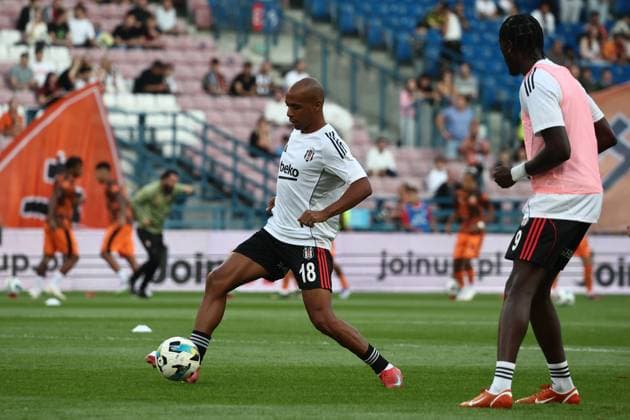 Besiktas v Shakhtar Donetsk - UEFA Europa League qualifying round KRAKOW, POLAND - JULY 31: Joao Mario (18) of Besiktas warms up ahead of the UEFA Europa League second qualifying round rematch between Besiktas and Shakhtar Donetsk at Henryk Reyman Municipal Stadium in Krakow, Poland on July 31, 2025. Jakub Porzycki Anadolu Krakow Poland. Editorial use only. Please get in touch for any other usage.  Copyright: x2025xAnadoluxJakubxPorzyckix