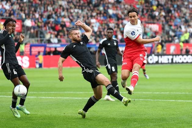 UTRECHT , 31-07-2025 , Stadium Galgenwaard , season 2025 2026 , Europa League football , Second qualifying round 2nd leg , match between FC Utrecht and Sheriff , FC Utrecht player Victor Jensen, Sherrif player Amorildo Gjoni Utrecht - Sheriff  x30324859x Copyright: