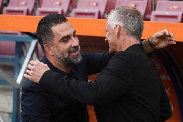 Shakhtar Donetsk v Besiktas - UEFA Europa League KRAKOW, POLAND - JULY 31: Shakhtar Donetsk s head coach Arda Turan and Head of Besiktas Ole Gunnar Solskjaer are seen during the UEFA Europa League second qualifying round rematch between Besiktas and Shakhtar Donetsk at Henryk Reyman Municipal Stadium in Krakow, Poland on July 31, 2025. Jakub Porzycki Anadolu Krakow Poland. Editorial use only. Please get in touch for any other usage.  Copyright: x2025xAnadoluxJakubxPorzyckix