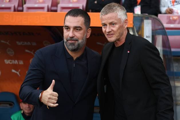 Shakhtar Donetsk v Besiktas - UEFA Europa League KRAKOW, POLAND - JULY 31: Shakhtar Donetsk s head coach Arda Turan and Head of Besiktas Ole Gunnar Solskjaer are seen during the UEFA Europa League second qualifying round rematch between Besiktas and Shakhtar Donetsk at Henryk Reyman Municipal Stadium in Krakow, Poland on July 31, 2025. Jakub Porzycki Anadolu Krakow Poland. Editorial use only. Please get in touch for any other usage.  Copyright: x2025xAnadoluxJakubxPorzyckix