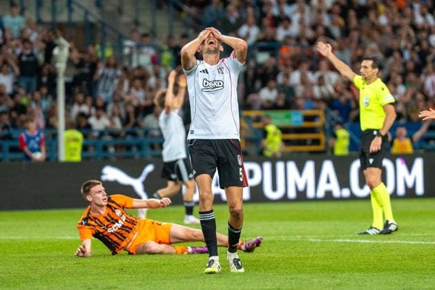31.07.2025 KRAKOW MECZ II RUNDY KWALIFIKACYJNEJ UEFA EUROPA LEAGUE SZACHTAR DONIECK VS BESIKTAS --- UEFA EUROPA LEAGUE 2ND QUALIFYING ROUND MATCH NZ. DEMIR EGE TIKNAZ FOT.IGOR ZADECKI ARENA AKCJI NEWSPIX.PL --- newspix.pl 