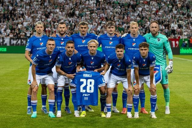 Legia Warszawa - Banik Ostrava 31.07.2025 football, Warsaw, UEFA Europa League qualifiers second qualifying round , game Legia Warszawa - Banik Ostrava (pilka nozna eliminacje Liga Europy, 2 runda , Legia Warszawa - Banik Ostrawa) image shows: Banik Ostrava group photo photo Katarzyna Plewczynska Fotostyk Copyright: xKatarzynaxPlewczynska Fotostykx 20250731FCTKP020