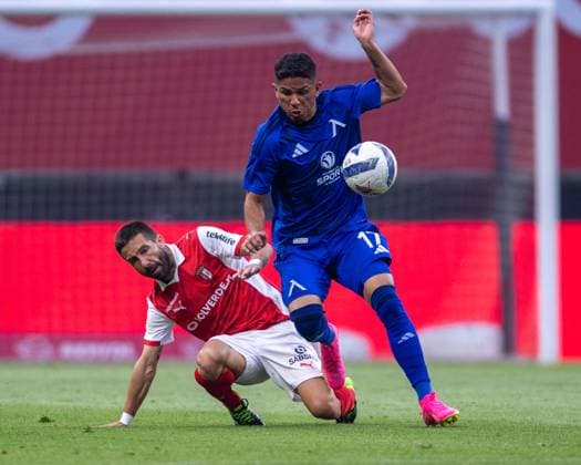 July 31, 2025, Braga, Braga, Portugal: JOAO MOUTINHO from SC Braga seen disputing the ball against EVERTON BALA from PEC Levski Sofia during the UEFA Europe League 2025 26 qualification round 2 match between SC Braga and PFK Levski Sofia at Estadio Municipal de Braga on July 31, 2025 in Braga, Portugal. Braga Portugal - ZUMAl192 20250731_zsp_l192_011 Copyright: xMiguelxLemosx