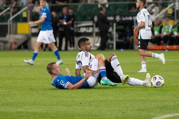 Legia Warszawa - Banik Ostrava 31.07.2025 football, Warsaw, UEFA Europa League qualifiers second qualifying round , game Legia Warszawa - Banik Ostrava (pilka nozna eliminacje Liga Europy, 2 runda , Legia Warszawa - Banik Ostrawa) image shows: Jiri Boula (L) Juergen Elitim (2L) photo Katarzyna Plewczynska Fotostyk Copyright: xKatarzynaxPlewczynska Fotostykx 20250731FCTKP157