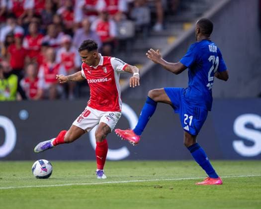 July 31, 2025, Braga, Braga, Portugal: RODRIGO ZALAZAR from SC Braga tries his luck during the UEFA Europe League 2025 26 qualification round 2 match between SC Braga and PFK Levski Sofia at Estadio Municipal de Braga on July 31, 2025 in Braga, Portugal. Braga Portugal - ZUMAl192 20250731_zsp_l192_020 Copyright: xMiguelxLemosx