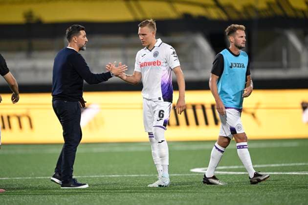 BK Hacken v RSC Anderlecht - UEFA Europa League GOTHENBURG, SWEDEN - JULY 31 : Hasi Besnik head coach of RSC Anderlecht comforts Augustinsson Ludwig defender of RSC Anderlecht during the UEFA Europa League 2025 26 second qualifying round second leg between BK Hacken and RSC Anderlecht on July 31, 2025 in Gothenburg, Sweden, 31 07 2025 Gothenburg Sweden  Copyright: xNicoxVereeckenx