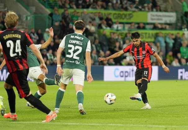 Dario Osorio of FC Midtjylland scores to give Midtjylland a 0-1 (aggregate. 1-2). Hibernian v Midtjylland, UEFA Europa League, 2nd Qualifying Round, Second Leg, Football, Easter Road, Edinburgh, Scotland, UK - 31 Jul 2025Edinburgh Easter Road Scotland United Kingdom EDITORIAL USE ONLY No use with unauthorised audio, video, data, fixture lists, club league logos or live services. Online in-match use limited to 120 images, no video emulation. No use in betting, games or single club league player publications. Copyright: xStuartxWallace Shutterstockx 15417989bf