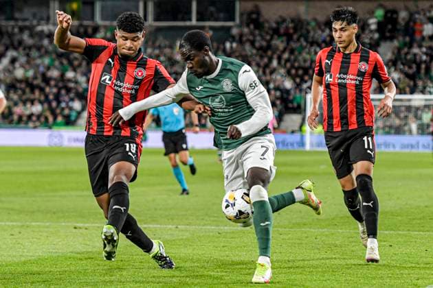 Hibernian v FC Midtjylland UEFA Europa League Elie Youan of Hibernian and Adam Buksa of FC Midtjylland during the UEFA Europa League Second Qualifying Round Second Leg match at Easter Road, Edinburgh UK Newspapers OUT Copyright: xJamiexJohnstonx FIL-22025-0101