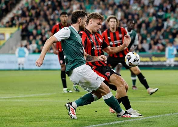 Hibernian v FC Midtjylland UEFA Europa League Victor Bak Jensen of FC Midtjylland blocks a cross from Jack Iredale of Hibernian during the UEFA Europa League Second Qualifying Round Second Leg match at Easter Road, Edinburgh UK Newspapers OUT Copyright: xFredxPalmerx FIL-22024-0154