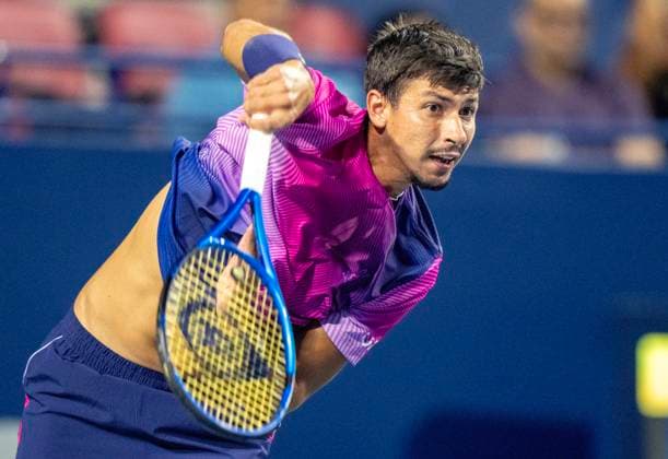 July 31, 2025, Toronto, On, Canada: Alexei Popyrin of Australia serves to Daniil Medvedev during their match at the National Bank Open in Toronto on Thursday July 31, 2025. Canada News - July 31, 2025  - ZUMAc35_ 20250731_zaf_c35_190 Copyright: xFrankxGunnx