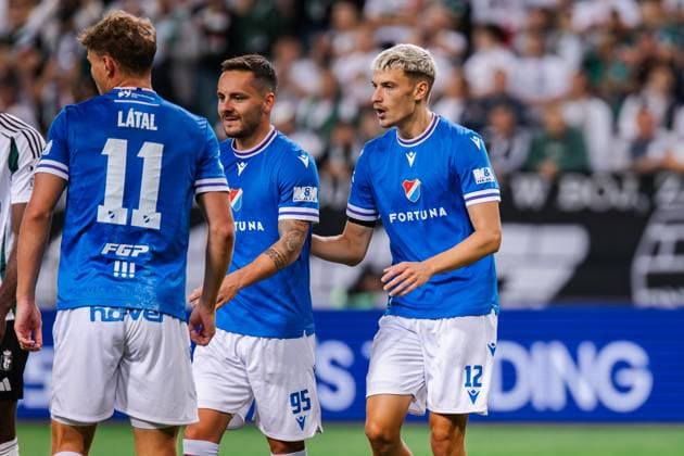 Legia Warszawa Vs FC Banik Ostrava in Warsaw, Poland - 31 July 2025 David Latal (L), Daniel Holzer (C), Tomas Rigo (R) of Banik are seen during the 2nd round qualifying UEFA Europa League match between Legia Warszawa and FC Banik Ostrava at Marshal Jozef Pilsudski Legia Warsaw Municipal Stadium. Final score; Legia Warszawa 2:1 FC Banik Ostrava. Warsaw Poland Copyright: xMikolajxBarbanellx xSOPAxImagesx MBarbanell_LEGvBAN_31072025_18