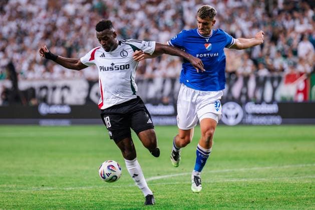 Legia Warszawa Vs FC Banik Ostrava in Warsaw, Poland - 31 July 2025 Jean-Pierre Nsame (L) of Legia and Matej Chalus (R) of Banik are seen in action during the 2nd round qualifying UEFA Europa League match between Legia Warszawa and FC Banik Ostrava at Marshal Jozef Pilsudski Legia Warsaw Municipal Stadium. Final score; Legia Warszawa 2:1 FC Banik Ostrava. Warsaw Poland Copyright: xMikolajxBarbanellx xSOPAxImagesx MBarbanell_LEGvBAN_31072025_29