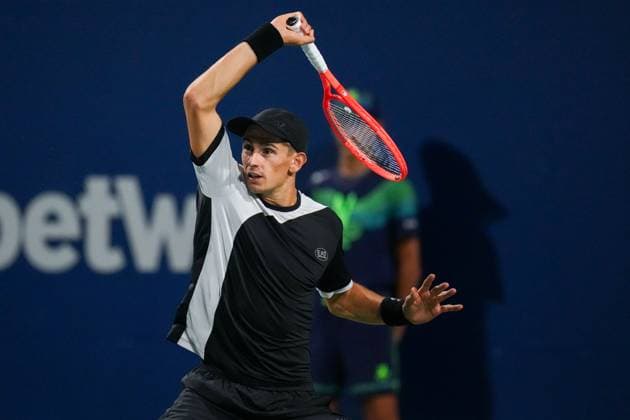 ATP, Tennis Herren Masters 1000 National Bank Open Toronto Presented by Rogers 2025 - Day 6 Mateo Arnaldi of Italy in action against Alexander Zverev of Germany during the Men s Singles third round match on day 6 of the ATP Masters 1000 National Bank Open at Sobeys Stadium. on July 31, 2025 in Toronto, Canada. (Photo by Leonardo Ramirez Eyepix Group) Copyright: xLeonardoxRamirezx xEyepixxGroupx LR-31072025-08171