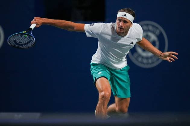 July 31, 2025, Toronto, Ontario, Canada: Alexander Zverev of Germany plays a backhand against Mateo Arnaldi of Italy during the Men s Singles third round match on day 6 of the ATP, Tennis Herren Masters 1000 National Bank Open at Sobeys Stadium. on July 31, 2025 in Toronto, Canada. Toronto Canada - ZUMAe321 20250731_zsa_e321_136 Copyright: xLeonardoxRamirezx
