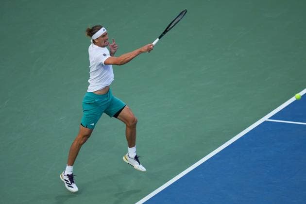 July 31, 2025, Toronto, Ontario, Canada: Alexander Zverev of Germany plays a forehand against Mateo Arnaldi of Italy during the Men s Singles third round match on day 6 of the ATP, Tennis Herren Masters 1000 National Bank Open at Sobeys Stadium. on July 31, 2025 in Toronto, Canada. Toronto Canada - ZUMAe321 20250731_zsa_e321_207 Copyright: xLeonardoxRamirezx
