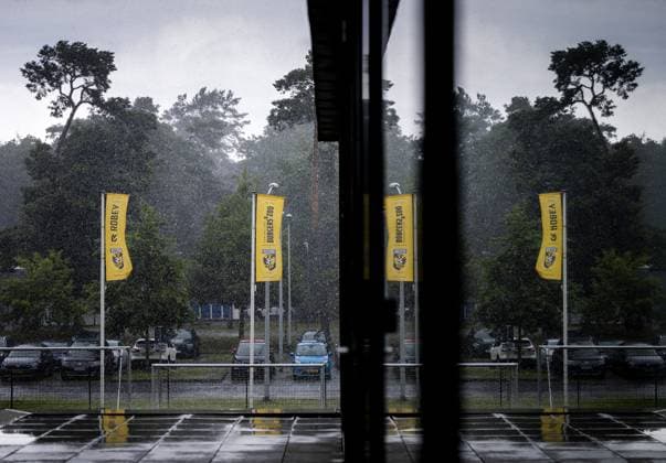 ARNHEM - Flags of Vitesse at training facility Papendal. Vitesse has lost its pro license and may not play in the Keuken Kampioen Divisie next season. ANP SEM VAN DER WAL netherlands out - belgium out Arnhem xVIxxIVx 532612919 originalFilename: 0828334011st.jpg