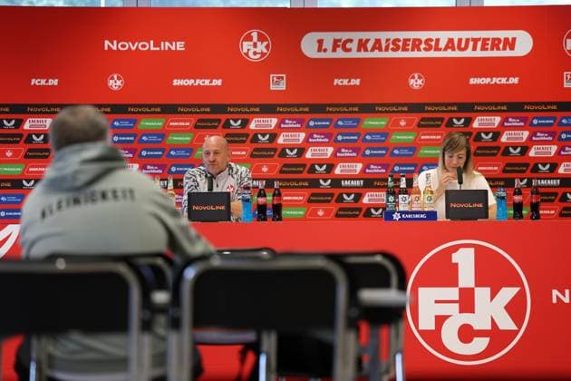 01 08 2025, xrekx, Soccer 2 Bundesliga, 1 FC Kaiserslautern Press Conference v l Torsten Lieberknecht Coach 1 FC Kaiserslautern Ann Kathrin Beisiegel Hauck Press Spokesman 1 FC Kaiserslautern DFL DFB REGULATIONS PROHIBIT ANY USE OF PHOTOGRAPHS as IMAGE SEQUENCES and or QUASI VIDEO Kaiserslautern