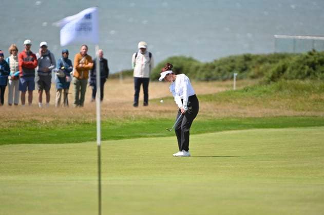 1st August 2025; Royal Porthcawl Golf Club, Porthcawl, Wales; AIG Womens Open Golf, Round 2; Georgia Hall chipping onto the green  AledxHopkins