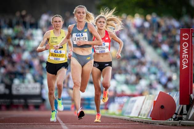 Deutsche Leichtathletik-Meisterschaften (Mehrkampf); Dresden, 01.08.2025 5000m-Finale, Lea Meyer (TSV Bayer 04 Leverkusen), rechts Konstanze Klosterhalfen (TSV Bayer 04 Leverkusen), links Elena Burkard (LG farbtex Nordschwarzwald); Deutsche Leichtathletik-Meisterschaften (Mehrkampf) am 01.08.2025 im Heinz-Steyer-Stadion, Dresden (Sachsen). *** German Athletics Championships all-around Dresden, 01 08 2025 5000m final, Lea Meyer TSV Bayer 04 Leverkusen , right Konstanze Klosterhalfen TSV Bayer 04 Leverkusen , left Elena Burkard LG farbtex Nordschwarzwald German Athletics Championships all-around on 01 08 2025 at Heinz Steyer Stadium, Dresden Saxony Copyright: xBEAUTIFULxSPORTS AxelxKohringx