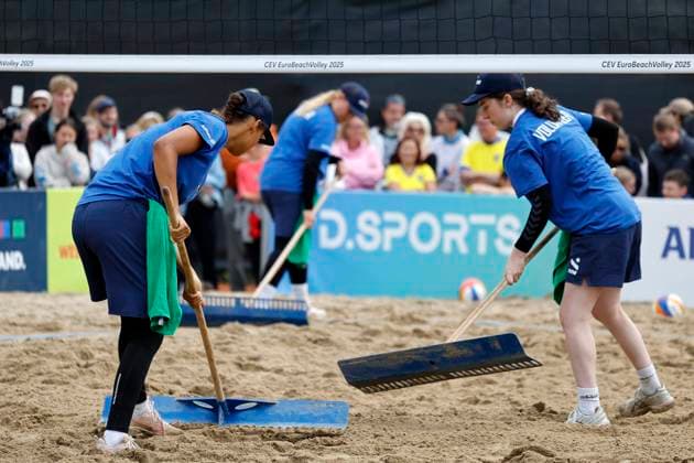 Düsseldorf, Germany, CEV EuroBeachVolley 2025 European Beach Volleyball Championships at the Rochusclub in Düsseldorf 01 08 2025 Round of 16 Matthew IMMERS NED 1 and Ruben PENNINGA NED 2 against David AHMAN AEHMAN SWE 1 and Jonatan HELLVIG SWE 2 The playing field is leveled