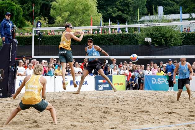 Düsseldorf, Germany, CEV EuroBeachVolley 2025 European Beach Volleyball Championships at the Rochusclub in Düsseldorf 01 08 2025 Round of 16 Matthew IMMERS NED 1 and Ruben PENNINGA NED 2 against David AHMAN AEHMAN SWE 1 and Jonatan HELLVIG SWE 2