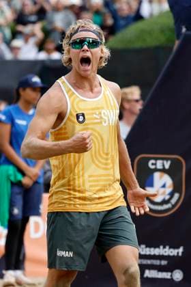 Düsseldorf, Germany, CEV EuroBeachVolley 2025 European Beach Volleyball Championships at the Rochusclub in Düsseldorf 01 08 2025 Round of 16 Matthew IMMERS NED 1 and Ruben PENNINGA NED 2 against David AHMAN AEHMAN SWE 1 and Jonatan HELLVIG SWE 2 David AHMAN AEHMAN SWE 1 celebrates his victory