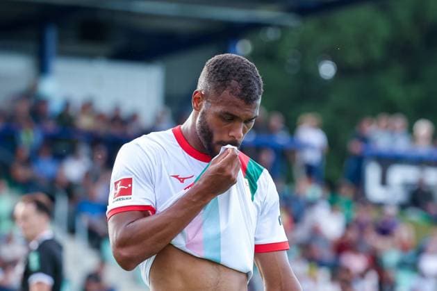 Steve Mounie 15 FC Augsburg , FC Augsburg vs Chrystal Palace FC, DFL, Saison 2025 2026, Vorbereitungsspiel, Testspiel, 01 08 2025 DFB regulations prohibit any use of photographs as image sequences and or quasi video Bad Wimsbach Wels Land Oesterreich Copyright: xkolbert-press MartinxAgüerax