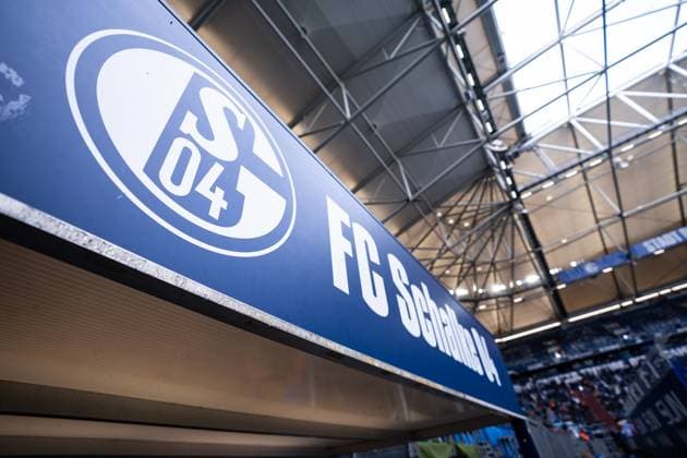 GER, 2 FBL FC Schalke 04 vs Hertha BSC Berlin 01 08 2025, Veltins Arena, Gelsenkirchen, GER, 2 FBL FC Schalke 04 vs Hertha BSC Berlin in the picture logo and lettering of FC Schalke 04 on the board nordphotoxGmbHxx xChristianxSchulze nph000300