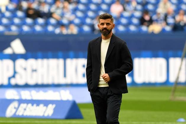 Coach Miron Muslic FC Schalke 04 looks on during the 2 Bundesliga match between FC Schalke 04 and Hertha BSC, Veltins Arena on August 01, 2025 in Gelsenkirchen, Germany Photo by Ralf Treese DeFodi Images Trainer Miron Muslic FC Schalke 04 looks on during the 2 Bundesliga match between FC Schalke 04 and Hertha BSC at Veltins Arena on August 1, 2025 in Gelsenkirchen, Germany Photo by Ralf Treese DeFodi Images DFB DFL REGULATIONS PROHIBIT ANY USE OF PHOTOGRAPHS AS IMAGE SEQUENCES AND OR QUASI VIDEO Photo by Ralf Treese DeFodi Images