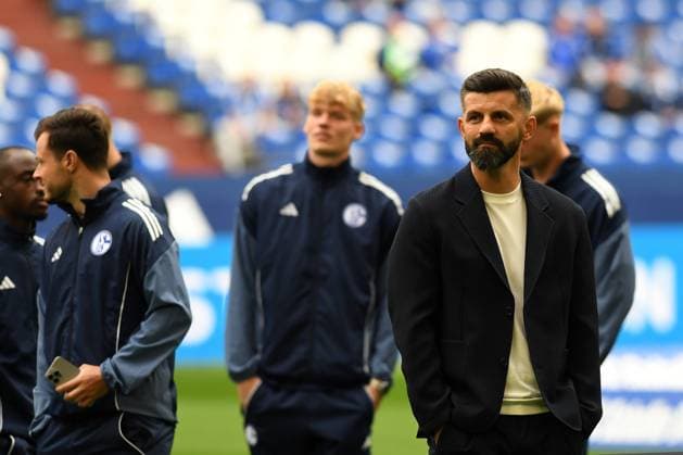 Coach Miron Muslic FC Schalke 04 looks on during the 2 Bundesliga match between FC Schalke 04 and Hertha BSC, Veltins Arena on August 01, 2025 in Gelsenkirchen, Germany Photo by Ralf Treese DeFodi Images Trainer Miron Muslic FC Schalke 04 looks on during the 2 Bundesliga match between FC Schalke 04 and Hertha BSC at Veltins Arena on August 1, 2025 in Gelsenkirchen, Germany Photo by Ralf Treese DeFodi Images DFB DFL REGULATIONS PROHIBIT ANY USE OF PHOTOGRAPHS AS IMAGE SEQUENCES AND OR QUASI VIDEO Photo by Ralf Treese DeFodi Images