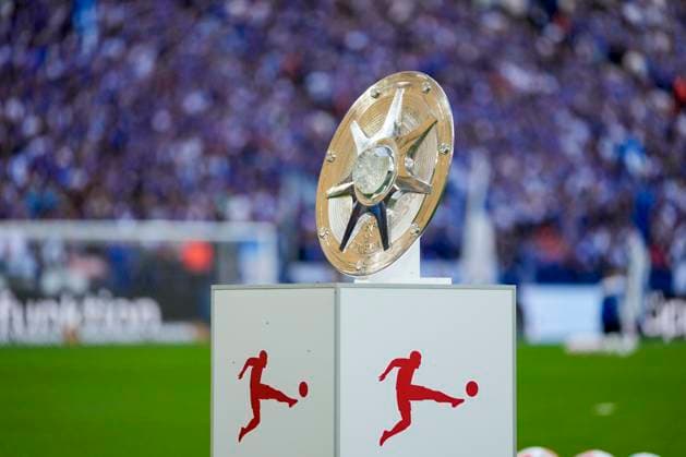 Meisterschale der 2 Bundesliga waehrend des spiels der 2 Bundesliga zwischen FC Schalke 04 und Hertha BSC, Veltins Arena am 01 August 2025 in Gelsenkirchen, Germany Photo by Alex Gottschalk DeFodi Images Second Bundesliga championship trophy during the 2 Bundesliga match between FC Schalke 04 and Hertha BSC at Veltins Arena on August 1, 2025 in Gelsenkirchen, Germany Photo by Alex Gottschalk DeFodi Images DFB DFL REGULATIONS PROHIBIT ANY USE OF PHOTOGRAPHS AS IMAGE SEQUENCES AND OR QUASI VIDEO Photo by Alex Gottschalk DeFodi Images DFB DFL REGULATIONS PROHIBIT ANY USE OF PHOTOGRAPHS AS IMAGE SEQUENCES AND OR QUASI VIDEO