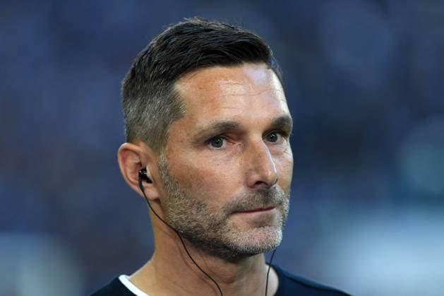 Coach Stefan Leitl Hertha BSC Berlin looks on during the 2 Bundesliga match between FC Schalke 04 and Hertha BSC, Veltins Arena on August 01, 2025 in Gelsenkirchen, Germany Photo by Ralf Treese DeFodi Images Trainer Stefan Leitl Hertha BSC Berlin looks on during the 2 Bundesliga match between FC Schalke 04 and Hertha BSC at Veltins Arena on August 1, 2025 in Gelsenkirchen, Germany Photo by Ralf Treese DeFodi Images DFB DFL REGULATIONS PROHIBIT ANY USE OF PHOTOGRAPHS AS IMAGE SEQUENCES AND OR QUASI VIDEO Photo by Ralf Treese DeFodi Images