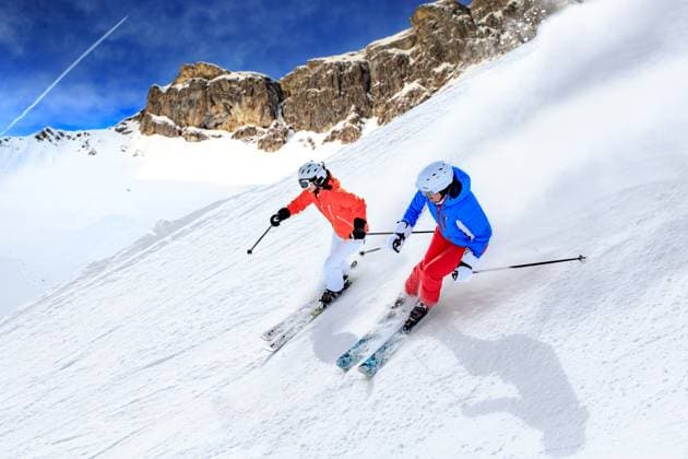 Skigebiet LECH, AUSTRIA - CIRCA FEBRUARY 16: The unidentified ski driver and snowboarder on the piste in Alps by Lech, Austria. (License=RF) 18648978 ,model released, Symbolfoto Copyright: xZoonar.com ValxThoermerx 18648978 ,model released, Symbolfoto ,property released