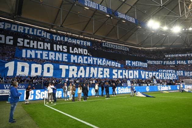 Fans Schalke 04 doing a choreography during the 2 Bundesliga match between FC Schalke 04 and Hertha BSC, Veltins Arena on August 01, 2025 in Gelsenkirchen, Germany Photo by Ralf Treese DeFodi Images Fans Schalke 04 doing a choreography during the 2 Bundesliga match between FC Schalke 04 and Hertha BSC at Veltins Arena on August 1, 2025 in Gelsenkirchen, Germany Photo by Ralf Treese DeFodi Images DFB DFL REGULATIONS PROHIBIT ANY USE OF PHOTOGRAPHS AS IMAGE SEQUENCES AND OR QUASI VIDEO Photo by Ralf Treese DeFodi Images