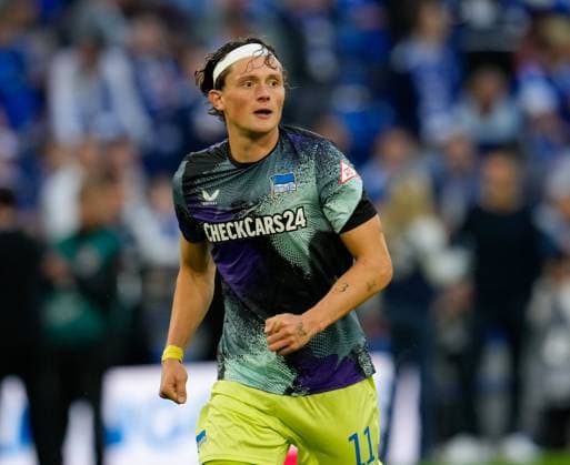 Fabian Reese Hertha BSC, 11 before the match GER, FC Schalke 04 vs Hertha BSC, Football, 2 Bundesliga, Matchday 1, Season 2025 2026, 01 08 2025 DFL REGULATIONS PROHIBIT ANY USE OF PHOTOGRAPHS AS IMAGE SEQUENCES AND OR QUASI VIDEO GER, FC Schalke 04 vs Hertha BSC, Football, 2 Bundesliga, Matchday 1, Season 2025 2026, 01 08 2025 Gelsenkirchen Copyright: xEibner-Pressefoto ScottxColemanx EP_SCN