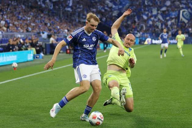 Peter Remmert FC Schalke 04 and Toni Leister Hertha BSC Berlin battle for the ball during the 2 Bundesliga match between FC Schalke 04 and Hertha BSC, Veltins Arena on August 01, 2025 in Gelsenkirchen, Germany, Germany Photo by Oliver Kaelke DeFodi Images Peter Remmert FC Schalke 04 and Toni Leister Hertha BSC Berlin battle for the ball during the 2 Bundesliga match between FC Schalke 04 and Hertha BSC at Veltins Arena on August 1, 2025 in Gelsenkirchen, Germany Photo by Oliver Kaelke DeFodi Images DFB DFL REGULATIONS PROHIBIT ANY USE OF PHOTOGRAPHS AS IMAGE SEQUENCES AND OR QUASI VIDEO Photo by Oliver Kaelke DeFodi Images