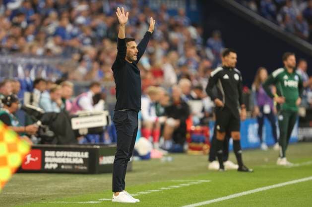 Coach Stefan Leitl Hertha BSC Berlin gestures, gestures during the 2 Bundesliga match between FC Schalke 04 and Hertha BSC, Veltins Arena on August 01, 2025 in Gelsenkirchen, Germany Photo by Oliver Kaelke DeFodi Images Trainer Stefan Leitl Hertha BSC Berlin gestures during the 2 Bundesliga match between FC Schalke 04 and Hertha BSC at Veltins Arena on August 1, 2025 in Gelsenkirchen, Germany Photo by Oliver Kaelke DeFodi Images DFB DFL REGULATIONS PROHIBIT ANY USE OF PHOTOGRAPHS AS IMAGE SEQUENCES AND OR QUASI VIDEO Photo by Oliver Kaelke DeFodi Images
