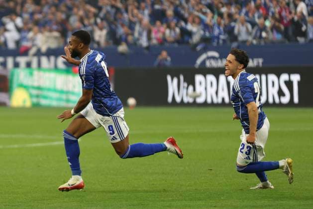 Moussa Sylla FC Schalke 04 celebrates after scoring his team s first goal during the 2 Bundesliga match between FC Schalke 04 and Hertha BSC, Veltins Arena on August 01, 2025 in Gelsenkirchen, Germany, Germany Photo by Oliver Kaelke DeFodi Images Moussa Sylla FC Schalke 04 celebrates after scoring his team s first goal during the 2 Bundesliga match between FC Schalke 04 and Hertha BSC at Veltins Arena on August 1, 2025 in Gelsenkirchen, Germany Photo by Oliver Kaelke DeFodi Images DFB DFL REGULATIONS PROHIBIT ANY USE OF PHOTOGRAPHS AS IMAGE SEQUENCES AND OR QUASI VIDEO Photo by Oliver Kaelke DeFodi Images