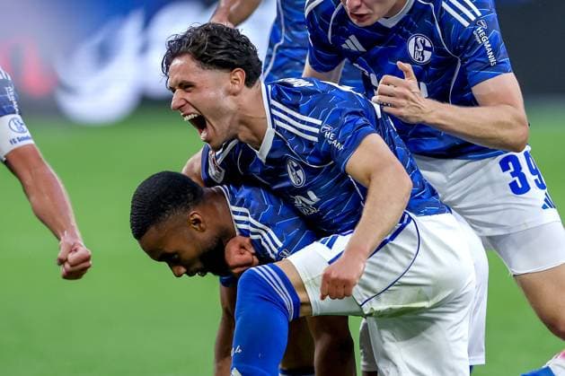 01 08 2025, Soccer, FC Schalke 04 Hertha BSC, 1 Matchday, 2 Soccer Bundesliga, Veltins Arena Gelsenkirchen, Season 2025 2026 Goal celebration after the goal to 1 0 by scorer Moussa Sylla Schalke04 09 together with Timo Becker Schalke04 05 Soufiane El Faouzi Schalke04 23 Peter Remmert Schalke04 39 DFB regulations prohibit any use of photographs as image sequences and or quasi video North Rhine-Westphalia Germany
