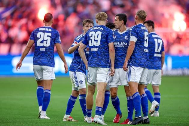 01 08 2025, Football, FC Schalke 04 Hertha BSC, 1 Matchday, 2 Soccer Bundesliga, Veltins Arena Gelsenkirchen, Season 2025 2026 Goal celebration after the goal to 1 0 by scorer Moussa Sylla Schalke04 09 DFB regulations prohibit any use of photographs as image sequences and or quasi video North Rhine-Westphalia Germany