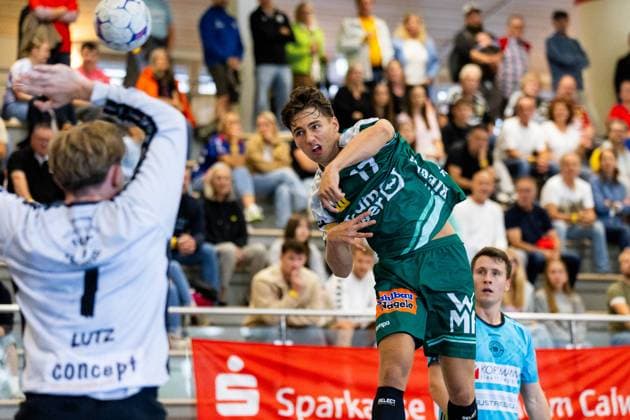 Tim GOSSNER FRISCH AUF Goeppingen, 17 scores a goal, Action, Goal throw FRISCH AUF Goeppingen FAG vs SG Koendringen Teningen, Handball, Men, S Cup Altensteig 2025, Season 2025 2026, 01 08 2025 FRISCH AUF Goeppingen FAG vs SG Koendringen Teningen, Handball, Men, S Cup Altensteig 2025, Season 2025 2026, 01 08 2025 Altensteig Copyright: xEibnerxPressefoto OliverxSchmidtx EP_OST