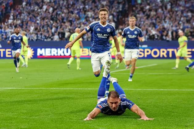 Gelsenkirchen, Germany, 01 08 25 Nikola Katic FC Schalke 04 goal celebration, cheers after his goal for 2 0 during the 2 Bundesliga match between FC Schalke 04 Hertha BSC Berlin at the Veltins Arena on August 01, 2025 in Gelsenkirchen, Germany Gelsenkirchen Veltins Arena Germany Copyright: xStefanxBrauer Brauer-Fotoagenturx